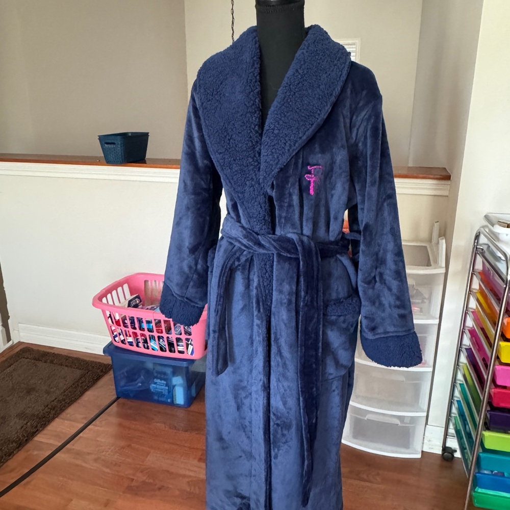 Navy Blue Plush Robe with Pink “R” Embroidery Size M/L
